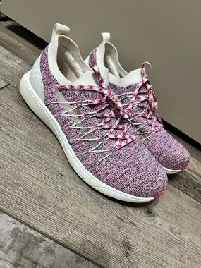 TRAQ by Alegria Synq 2 knit sneakers Pink & White